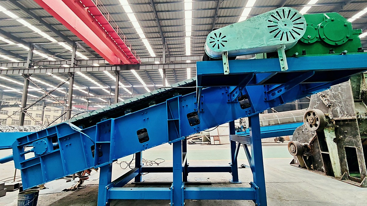 Apron feeder in factory